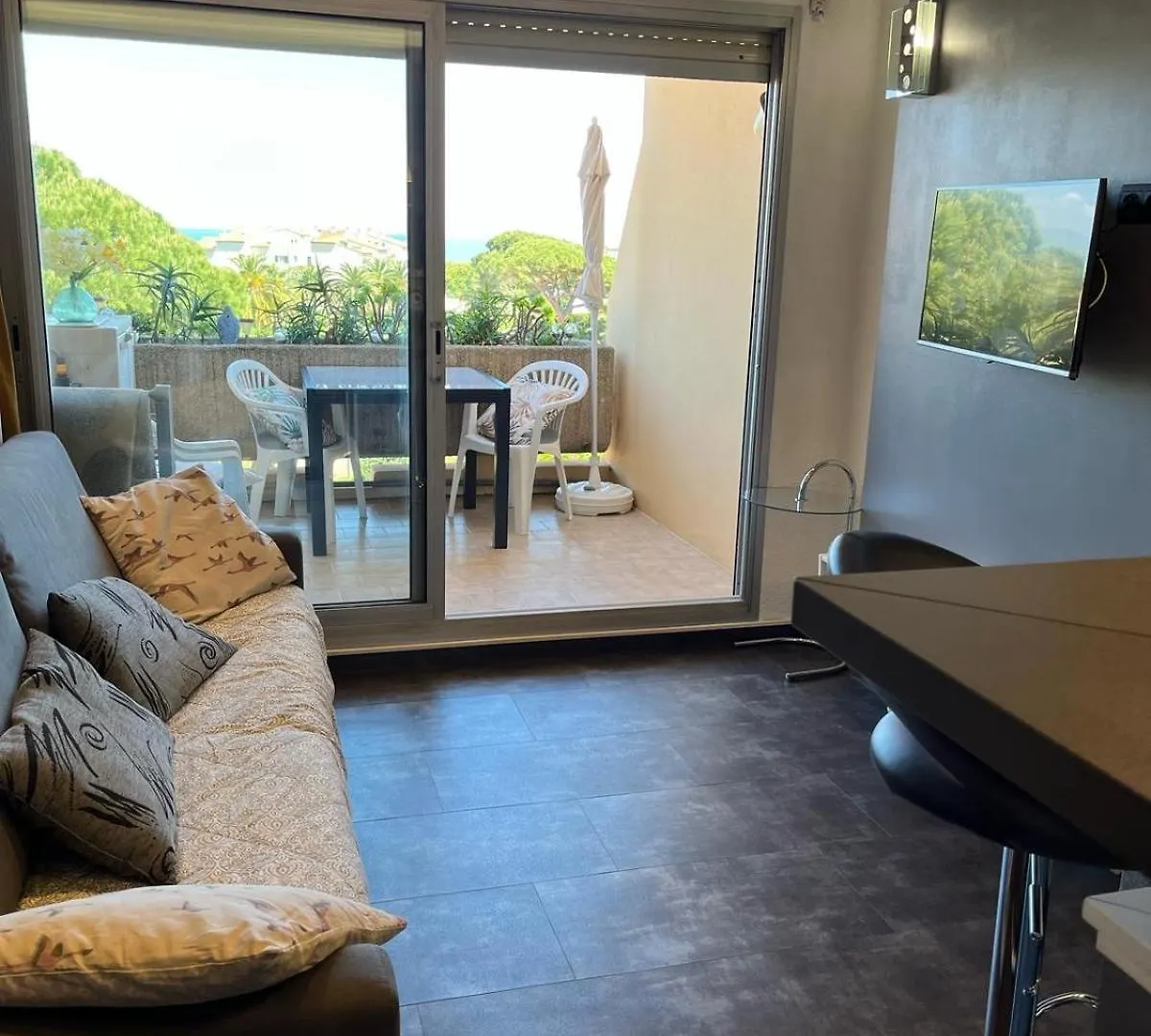Antibes Secured Parc Velusine With Private Parking, Terrace, Pools And Tennis Courts. Apartment